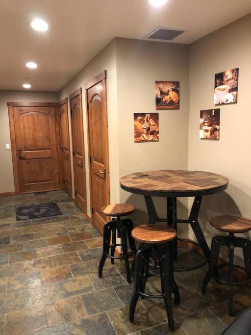 Penthouse Mountain Haven With Community Apartment