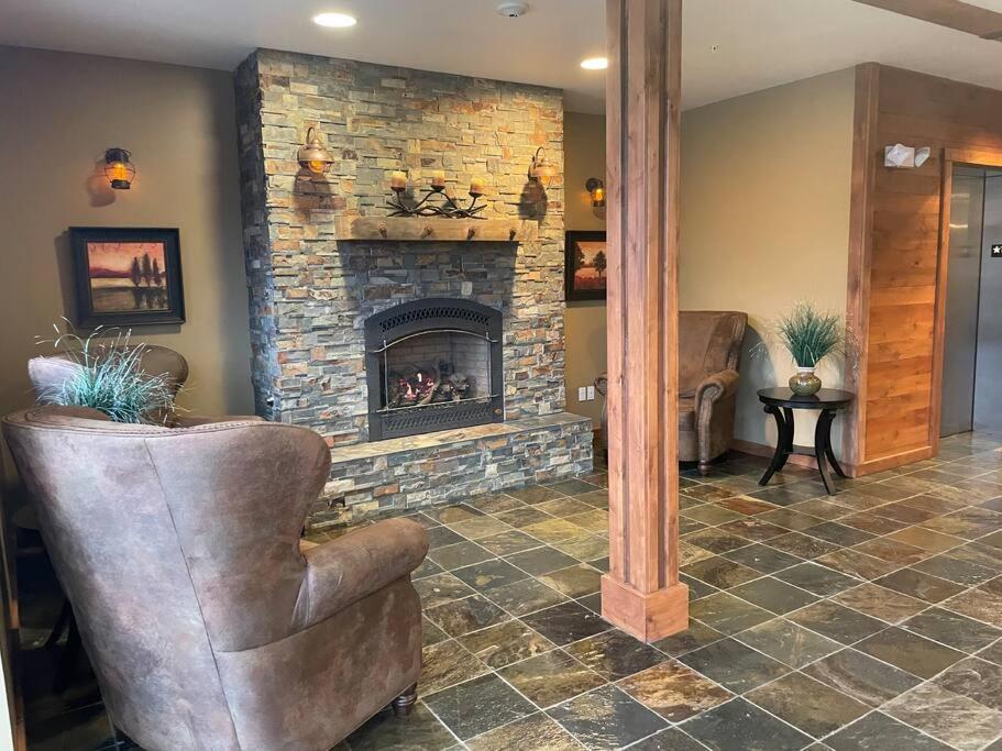 Penthouse Mountain Haven With Community